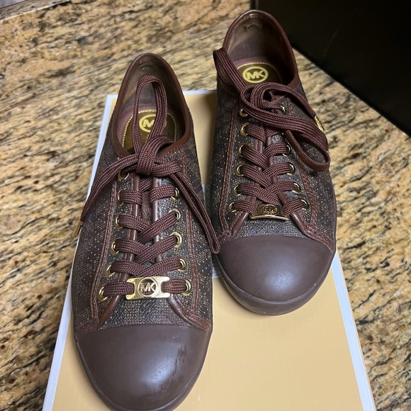 MK LASERED BROWN SNEAKER - Picture 1 of 3